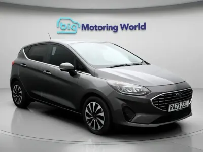 Begagnad Ford Fiesta Titanium 123 HK (90 kW) 2023 Grå Halvkombi