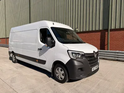 Used Renault Master Business 135 HP (99 kW) 2023 White MPV