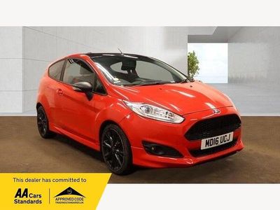Usado Ford Fiesta Zetec 2016 Vermelho Citadino