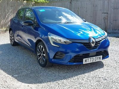 Używany Renault Clio V Evolution 90 KM (66 kW) 2023 Niebieski Hatchback