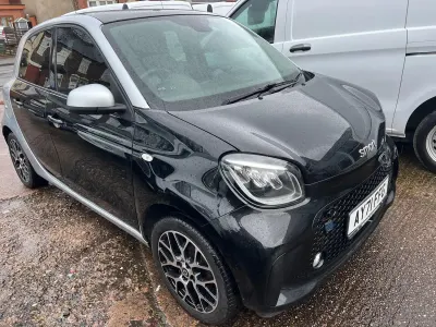 Used Smart ForFour Electric Drive Exclusive 60 kW (82 HP) 2021 Black/silver Hatchback