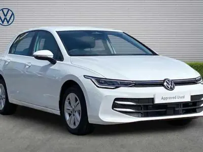 Ny VW Golf VIII Life 115 HK (84 kW) 2026 Vit Halvkombi