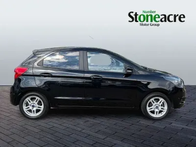 Usado Ford Ka Plus Zetec 85 CV (62 kW) 2018 Negro Utilitario