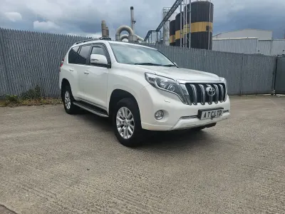 Used Toyota Land Cruiser 177 HP (130 kW) 2017 White Estate