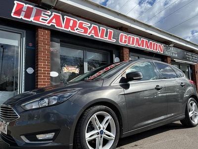 Usado Ford Focus Titanium 120 HP (88 kW) 2017 Cinzento Citadino
