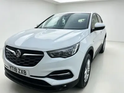 Used Vauxhall Grandland X S 130 HP (95 kW) 2018 White SUV