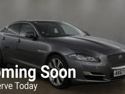 Usado Jaguar XJ Portfolio 300 HP (220 kW) 2018 Cinzento Sedan