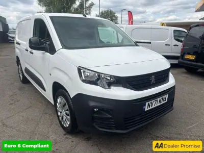 Usado Peugeot Partner Premium 131 HP (96 kW) 2022 Branco Monovolume