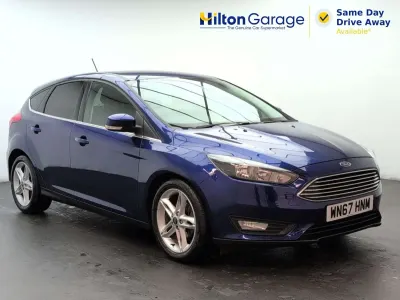 Begagnad Ford Focus Zetec 125 HK (91 kW) 2017 Blå Halvkombi