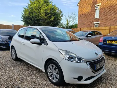 Used Peugeot 208 Access 2013 White Hatchback