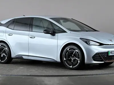 Begagnad Cupra Born e-Boost 169 kW (230 HK) 2023 Silver Halvkombi