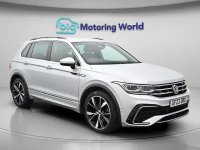 Second-hand VW Tiguan R-line 150 CP (110 kW) 2023 Argintiu SUV