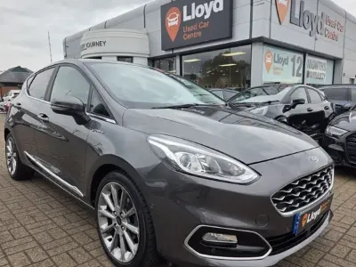 Usado Ford Fiesta Vignale 120 CV (88 kW) 2018 Gris Utilitario