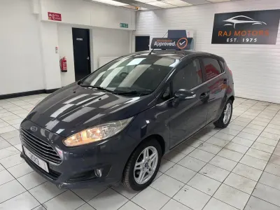 Usado Ford Fiesta Zetec 2013 Cinzento Citadino