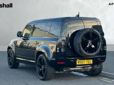 Käytetty Land Rover Defender 525 HP (386 kW) 2021 Musta Katumaasturi