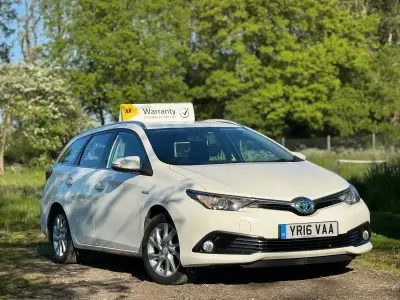 Used Toyota Auris Hybrid 2016 White Estate