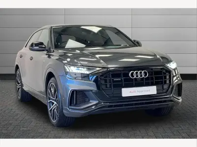 Begagnad Audi Q8 Black Edition 340 HK (250 kW) 2023 Grå SUV