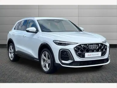 Used Audi Q5 S-Line 200 HP (147 kW) 2025 White SUV