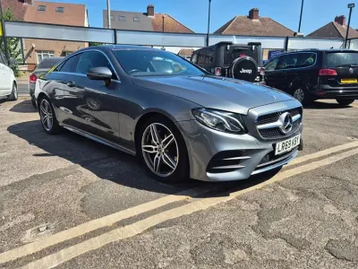 Usado Mercedes E220 AMG line 194 HP (142 kW) 2019 Cinzento Coupé