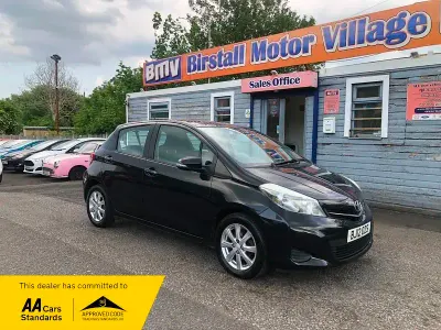 Używany Toyota Yaris 99 KM (72 kW) 2012 Czarny Hatchback