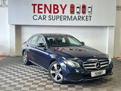 Usado Mercedes E220 SE 194 HP (142 kW) 2017 Azul Sedan