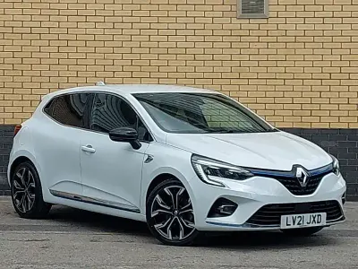 Begagnad Renault Clio V 140 HK (102 kW) 2021 Vit Halvkombi