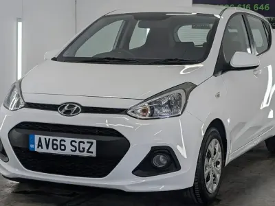 Used Hyundai i10 SE 67 HP (49 kW) 2016 White Hatchback
