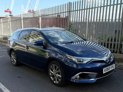 Used Toyota Auris Hybrid 2019 Blue Estate
