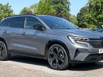 Used Renault Austral Iconic Esprit Alpine 200 HP (147 kW) 2025 Metallic  shadow grey  SUV