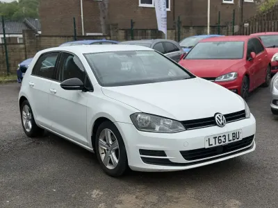 Begagnad VW Golf VII SE 2013 Vit Halvkombi