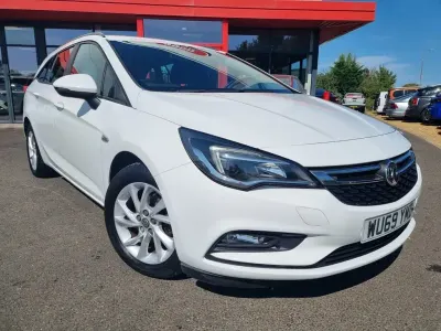 Used Vauxhall Astra 110 HP (80 kW) 2019 White Estate
