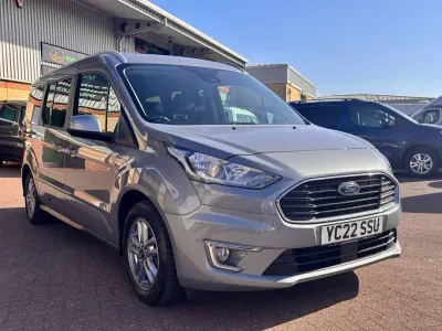 Używany Ford Grand Tourneo Connect Titanium 120 KM (88 kW) 2022 Srebrny Minivan