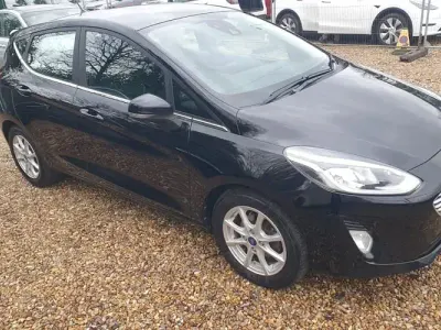 Begagnad Ford Fiesta Zetec 86 HK (63 kW) 2018 Svart Halvkombi