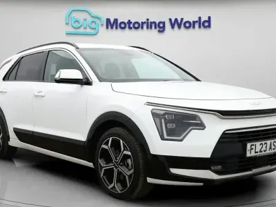 Usado Kia Niro 141 HP (103 kW) 2023 Branco SUV