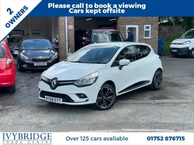 Used Renault Clio Iconic 75 HP (55 kW) 2018 White Hatchback