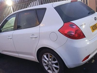 Used Kia Ceed 113 HP (83 kW) 2008 White Hatchback