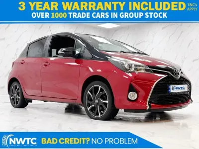 Used Toyota Yaris Design 99 HP (72 kW) 2016 Red/black Hatchback