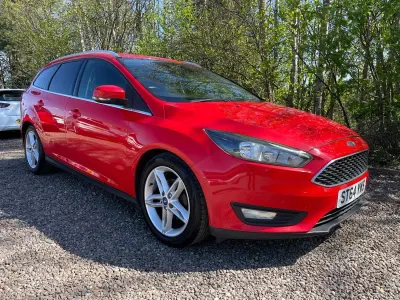 Używany Ford Focus Zetec 125 KM (91 kW) 2015 Czerwony Kombi