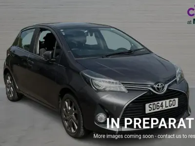 Używany Toyota Yaris 99 KM (72 kW) 2014 Szary Hatchback
