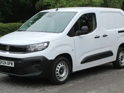 Used Vauxhall Combo S 102 HP (75 kW) 2024 White MPV