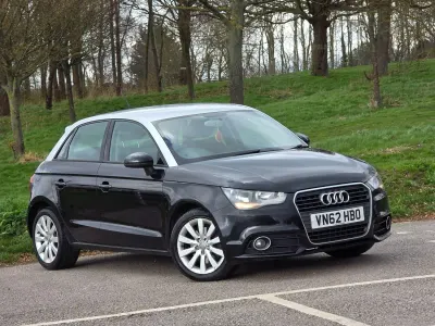 Usado Audi A1 Sportback Sport 105 HP (77 kW) 2012 Preto Citadino