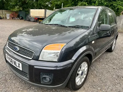 Usado Ford Fusion Zetec 79 HP (58 kW) 2008 Cinzento Citadino
