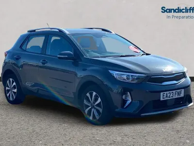 Usado Kia Stonic 100 CV (73 kW) 2023 Gris SUV
