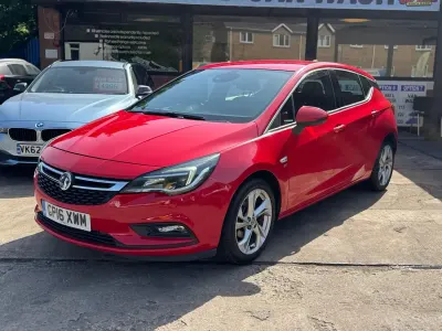 Used Vauxhall Astra SRi 105 HP (77 kW) 2016 Red Hatchback