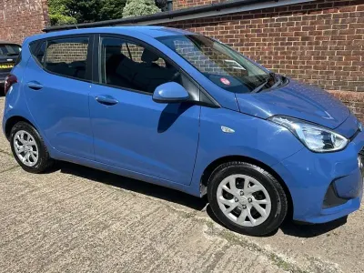 Usado Hyundai i10 SE 67 CV (49 kW) 2017 Azul Utilitario
