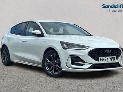 Used Ford Focus Titanium 125 HP (91 kW) 2017 White Hatchback