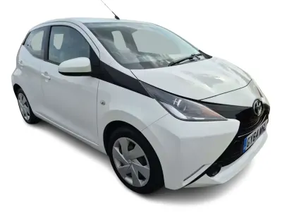 Used Toyota Aygo X-play 68 HP (50 kW) 2015 White Hatchback