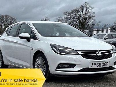 Used Vauxhall Astra Elite 150 HP (110 kW) 2016 White Hatchback