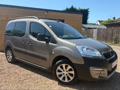 Used Peugeot Partner Tepee Outdoor 100 HP (73 kW) 2017 Bronze MPV