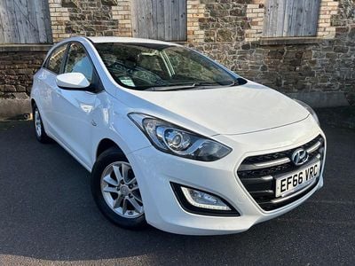 Used Hyundai i30 SE 110 HP (80 kW) 2016 White Hatchback